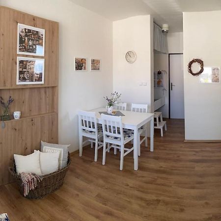 Apartman V Brezi Dış mekan fotoğraf